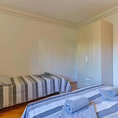 Haustierfreundliches Nur 250 Meter Zum Mit Waschmaschine, Grill, Wifi Appartement Umag