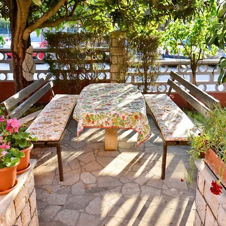 Haustierfreundliches Nur 250 Meter Zum Mit Waschmaschine, Grill, Wifi * Umag